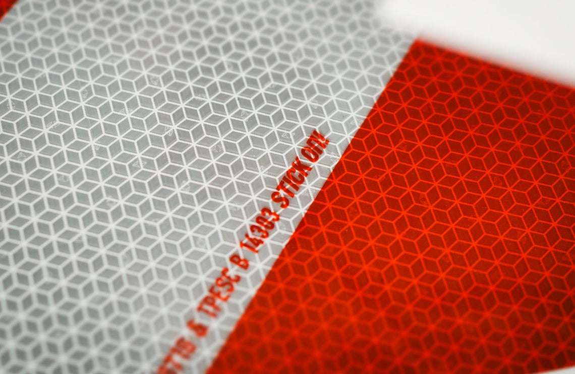 Kundenindividuelle Anfragen & Anforderungen – passgenaue und DIN-konforme Warnmarkierungen mit Logooption